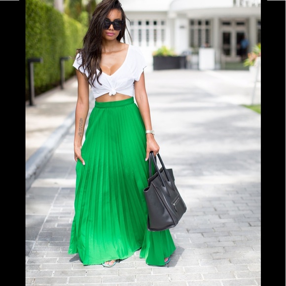 Dresses & Skirts - 💚 Blogger fav! Emerald Green Maxi Skirt 💚